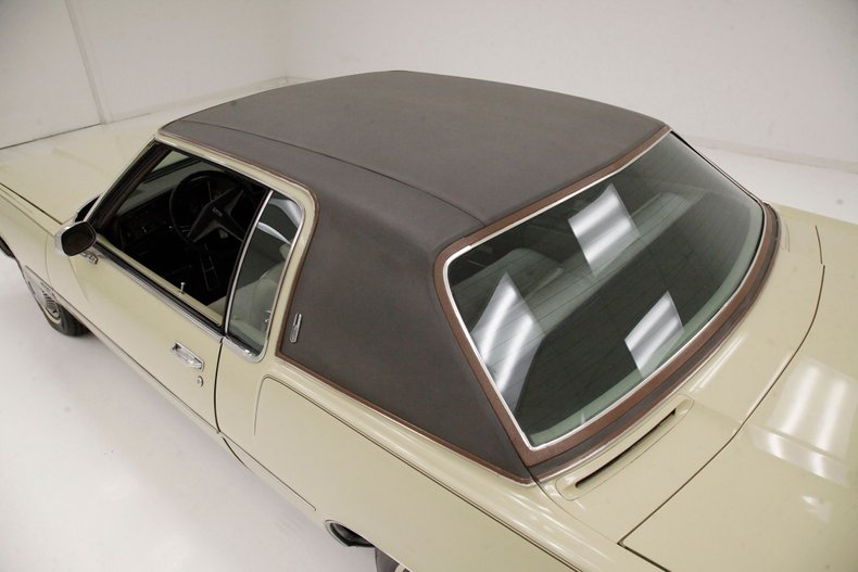 Oldsmobile-Toronado-1972-Covert-Beige-Covert-Gold-36