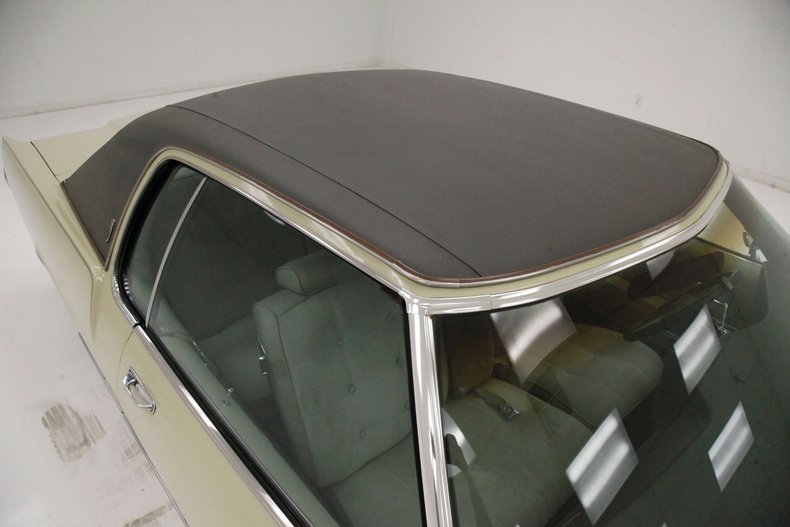 Oldsmobile-Toronado-1972-Covert-Beige-Covert-Gold-37