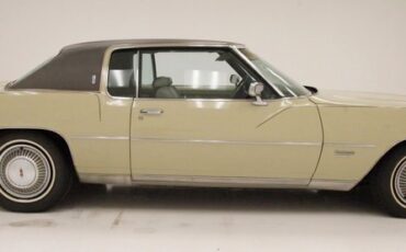 Oldsmobile-Toronado-1972-Covert-Beige-Covert-Gold
