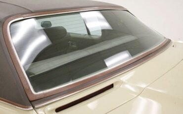 Oldsmobile-Toronado-1972-Covert-Beige-Covert-Gold-38