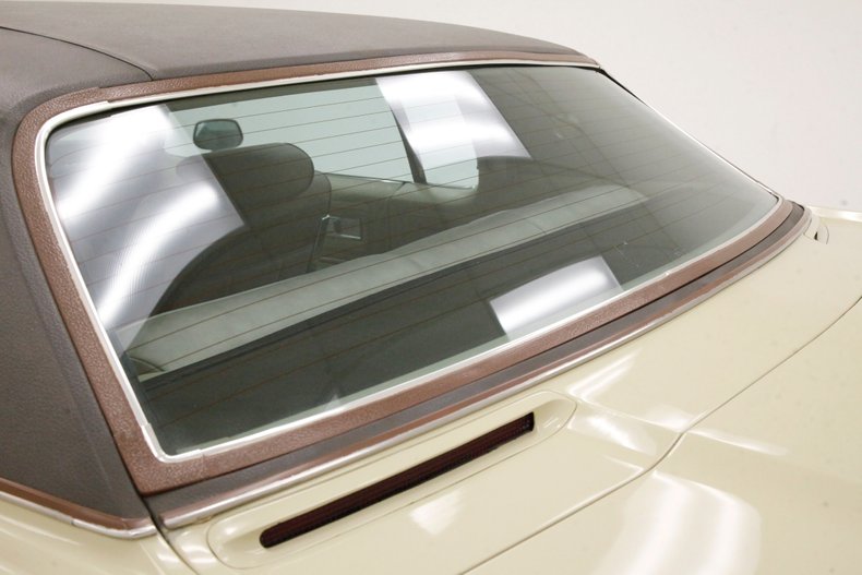 Oldsmobile-Toronado-1972-Covert-Beige-Covert-Gold-38