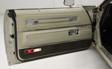 Oldsmobile-Toronado-1972-Covert-Beige-Covert-Gold-39