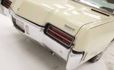 Oldsmobile-Toronado-1972-Covert-Beige-Covert-Gold-4