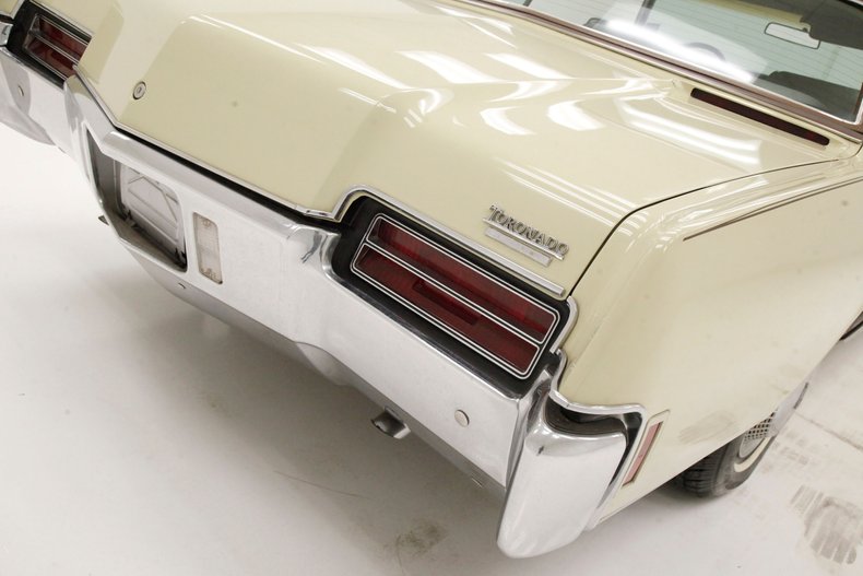 Oldsmobile-Toronado-1972-Covert-Beige-Covert-Gold-4