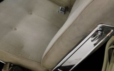 Oldsmobile-Toronado-1972-Covert-Beige-Covert-Gold-42