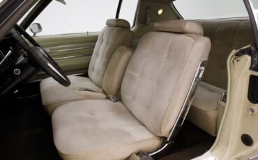 Oldsmobile-Toronado-1972-Covert-Beige-Covert-Gold-43