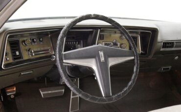 Oldsmobile-Toronado-1972-Covert-Beige-Covert-Gold-45