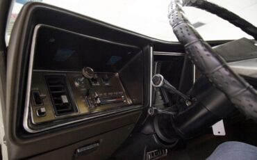 Oldsmobile-Toronado-1972-Covert-Beige-Covert-Gold-47