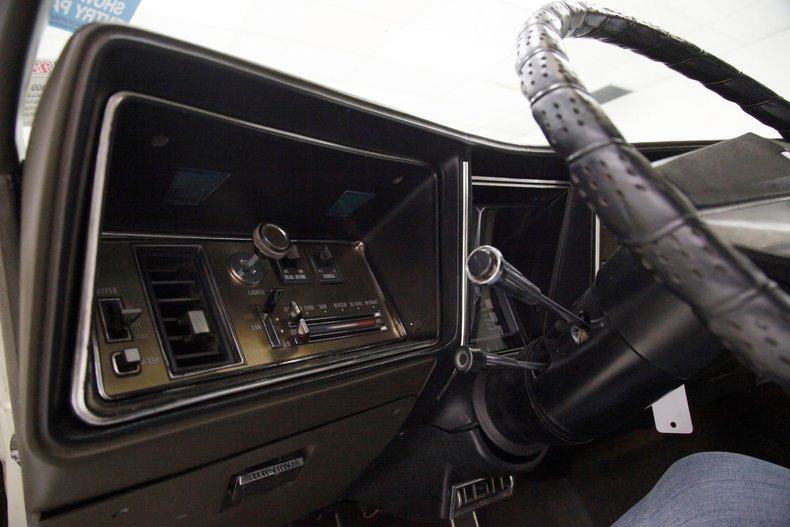 Oldsmobile-Toronado-1972-Covert-Beige-Covert-Gold-47