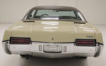 Oldsmobile-Toronado-1972-Covert-Beige-Covert-Gold-5
