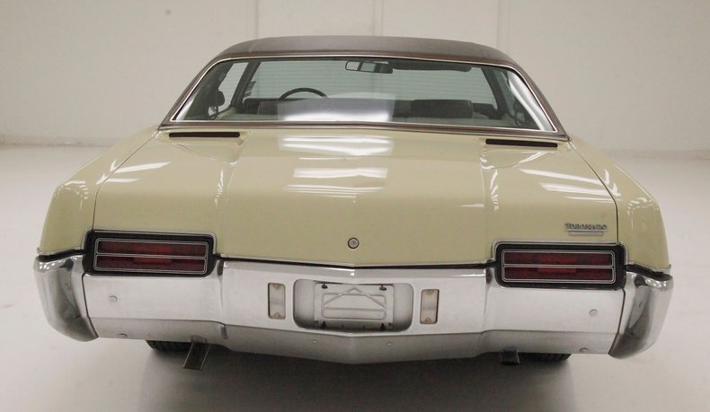 Oldsmobile-Toronado-1972-Covert-Beige-Covert-Gold-5