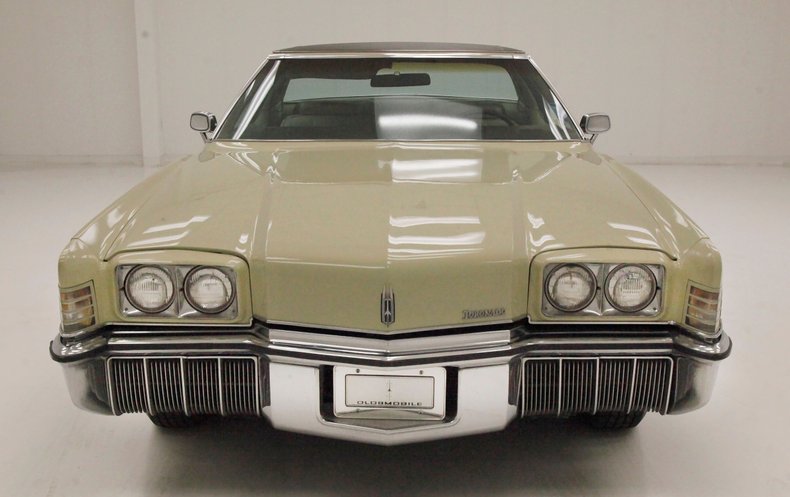 Oldsmobile-Toronado-1972-Covert-Beige-Covert-Gold-8
