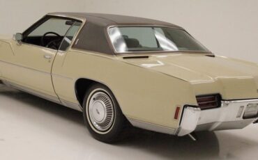 Oldsmobile-Toronado-1972-Covert-Beige-Covert-Gold-9