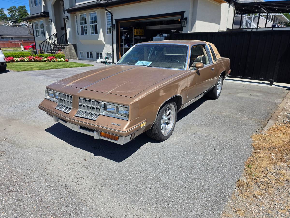 Oldsmobile-cutlass-supreme-1982-2