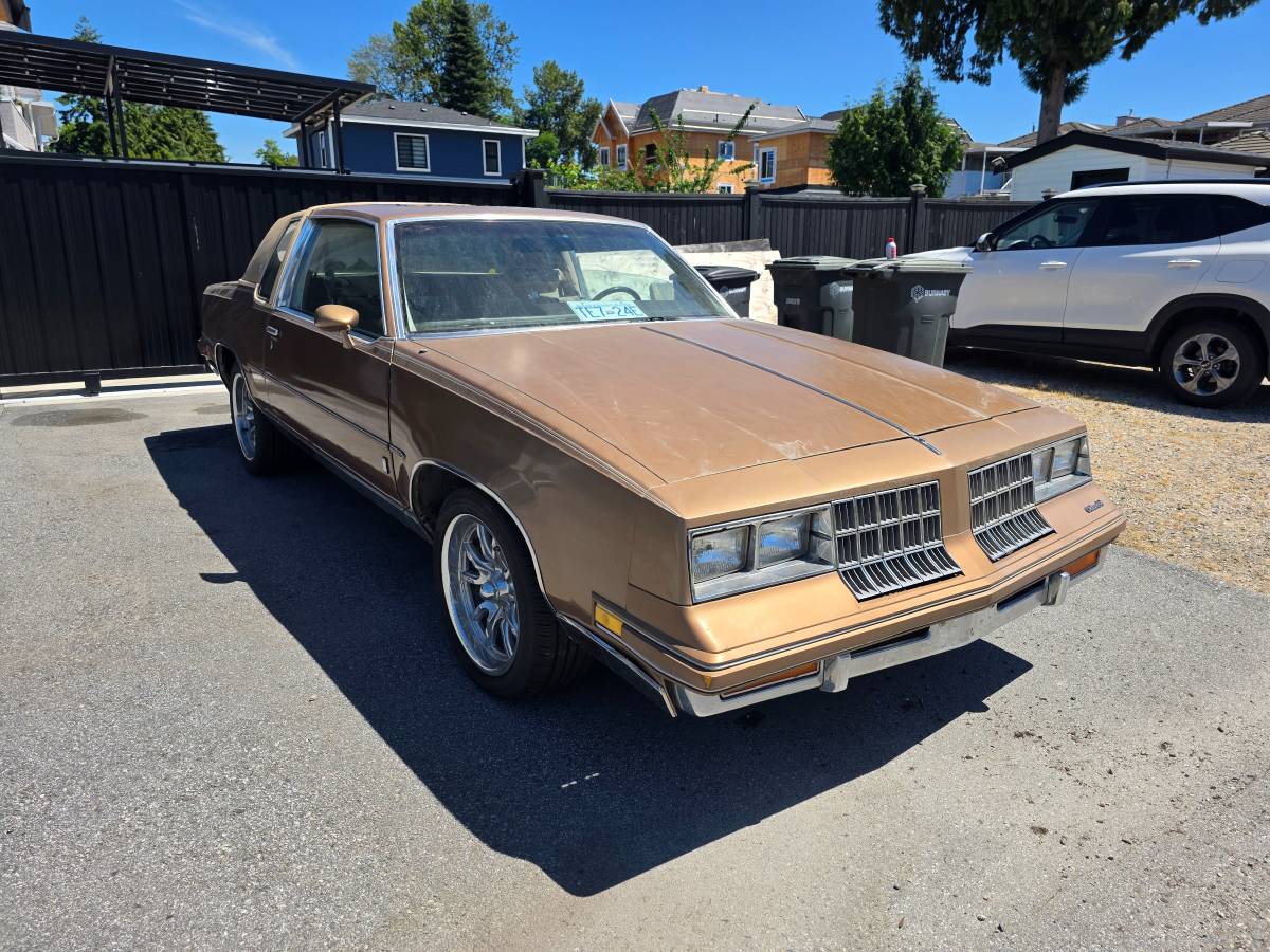 Oldsmobile-cutlass-supreme-1982-3