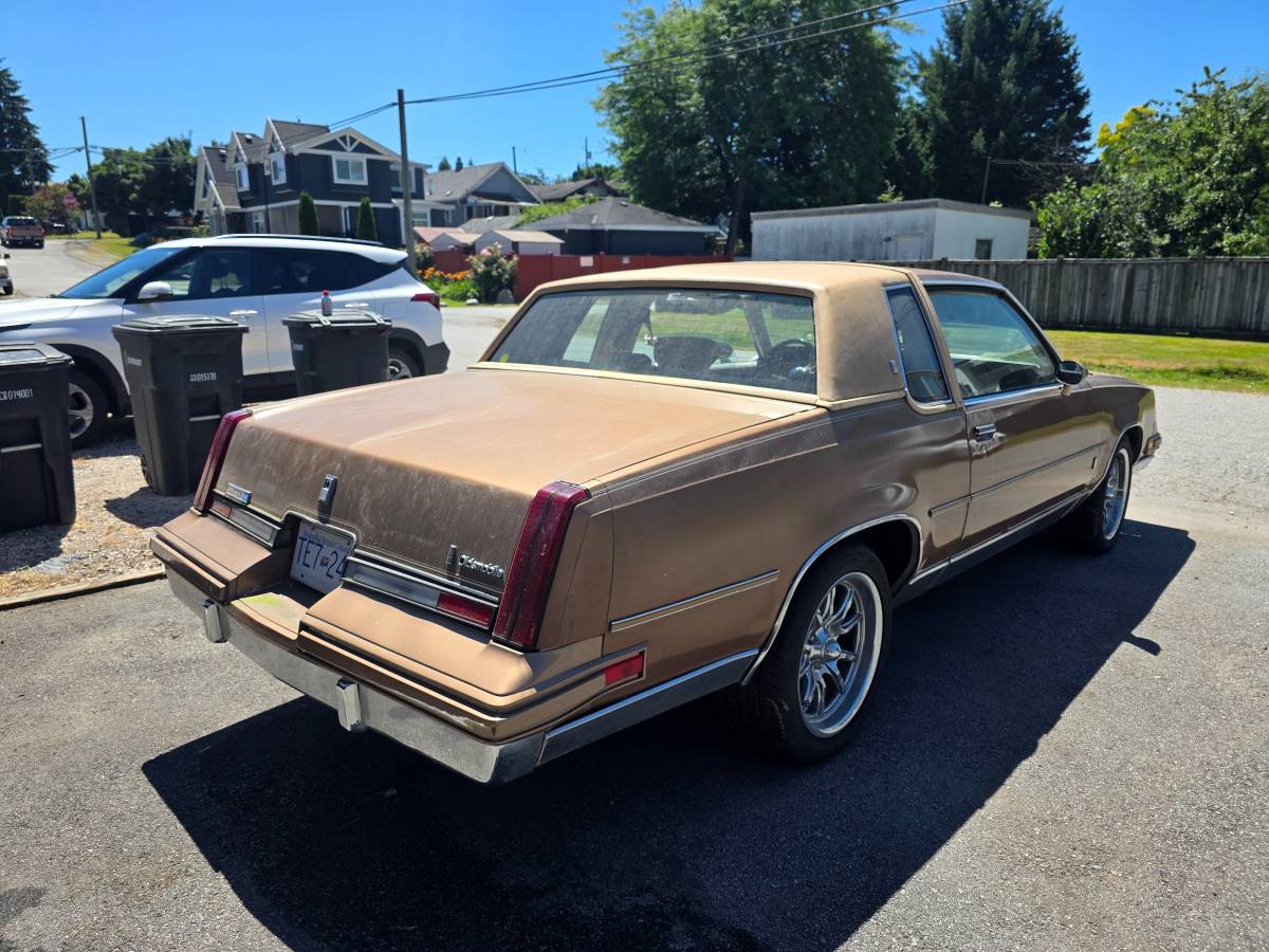 Oldsmobile-cutlass-supreme-1982-5