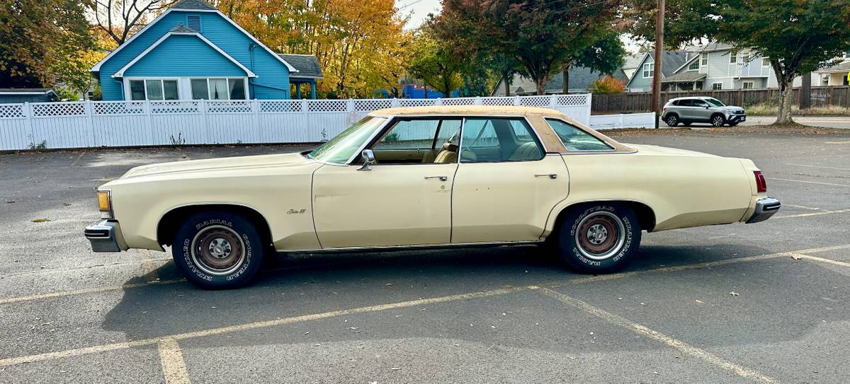 Oldsmobile-delta-88-1976-yellow-2
