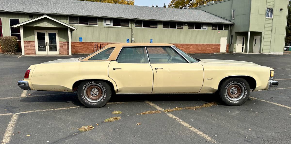 Oldsmobile-delta-88-1976-yellow-3