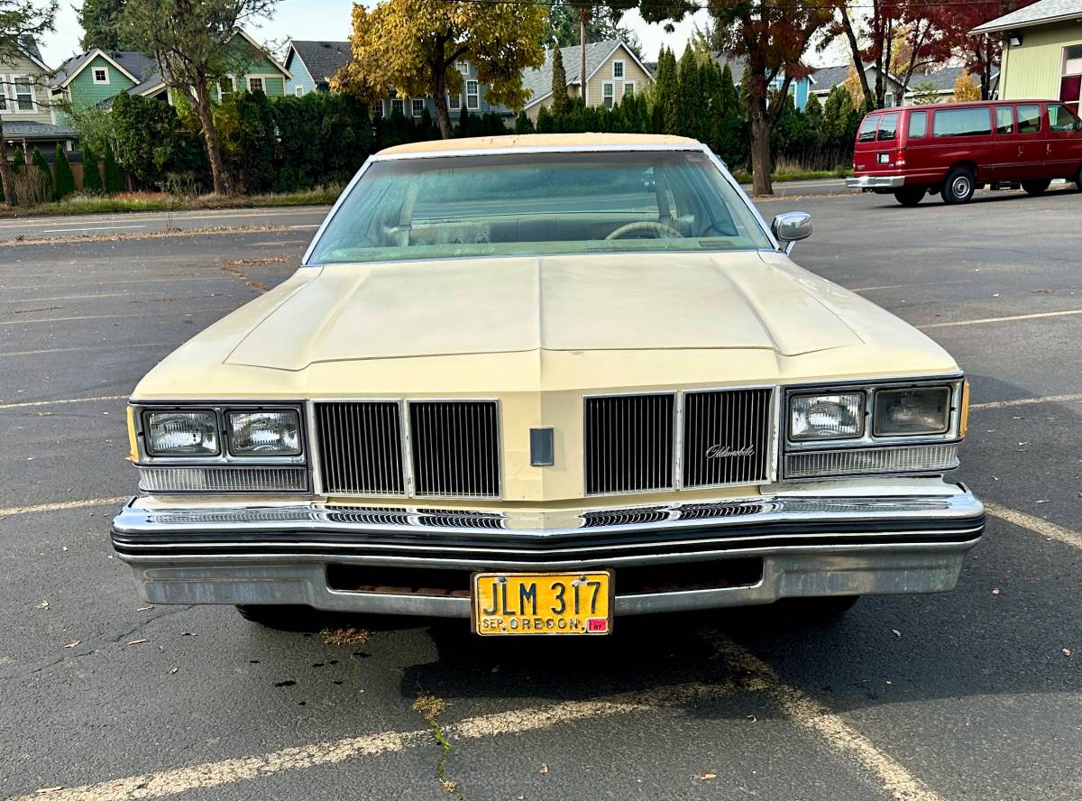 Oldsmobile-delta-88-1976-yellow-4