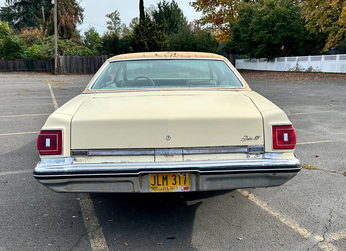 Oldsmobile-delta-88-1976-yellow-5