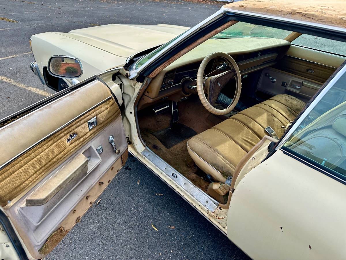 Oldsmobile-delta-88-1976-yellow-6