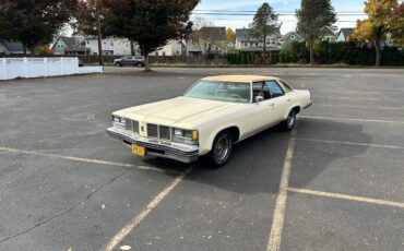 Oldsmobile-delta-88-1976-yellow-9