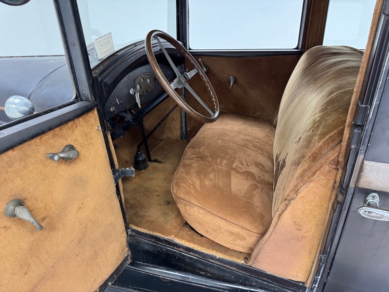 Overland-Other-1929-Black-Brown-38