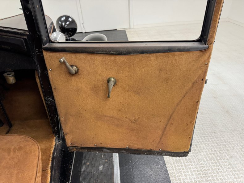 Overland-Other-1929-Black-Brown-39