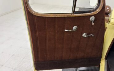 Packard-Other-1939-Pale-Yellow-Brown-32