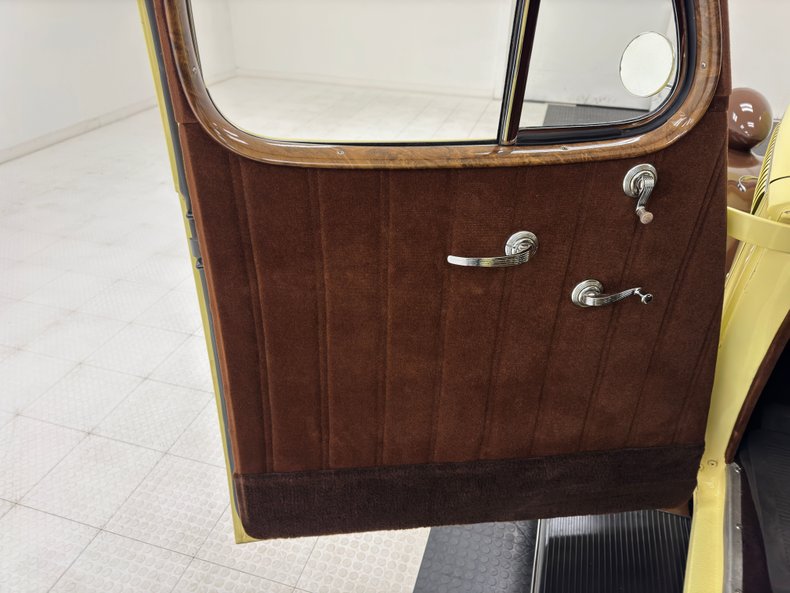 Packard-Other-1939-Pale-Yellow-Brown-32