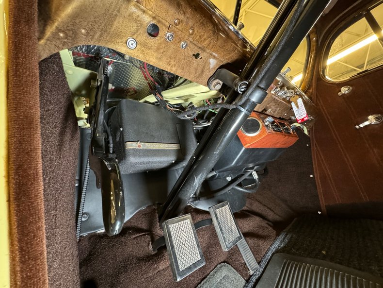 Packard-Other-1939-Pale-Yellow-Brown-40