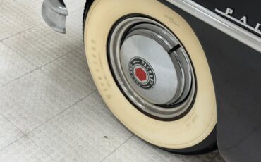 Packard-Other-1949-Black-Beige-17