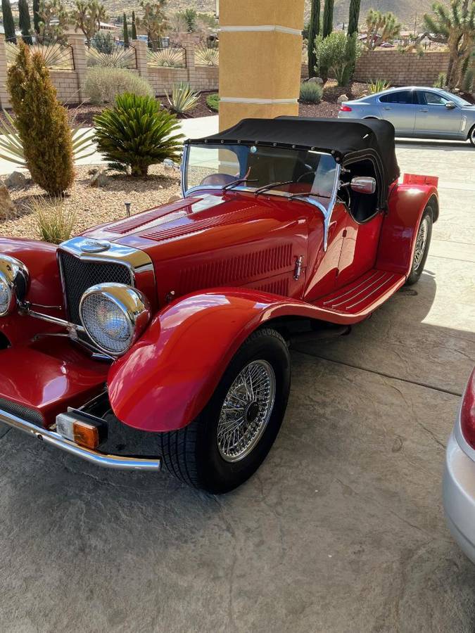 Panther-j-72-1977-red-1