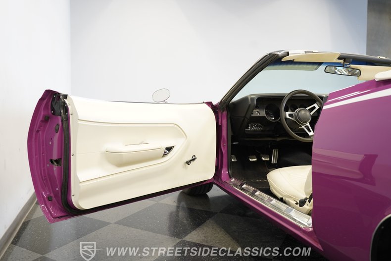 Plymouth-Barracuda-1970-Moulin-Rouge-White-36