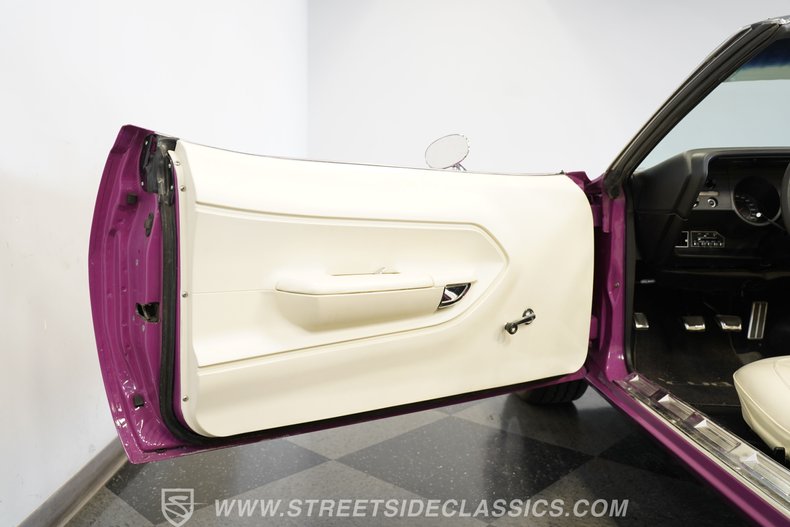 Plymouth-Barracuda-1970-Moulin-Rouge-White-37