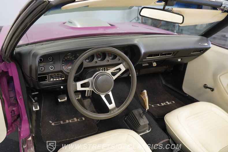 Plymouth-Barracuda-1970-Moulin-Rouge-White-38