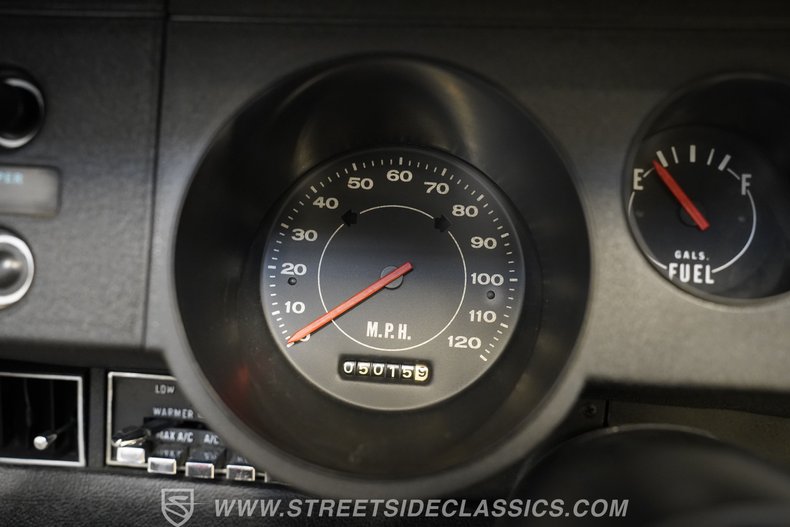 Plymouth-Barracuda-1970-Moulin-Rouge-White-40