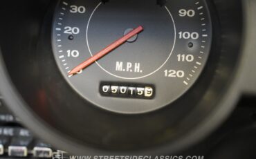 Plymouth-Barracuda-1970-Moulin-Rouge-White-41