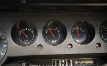 Plymouth-Barracuda-1970-Moulin-Rouge-White-42