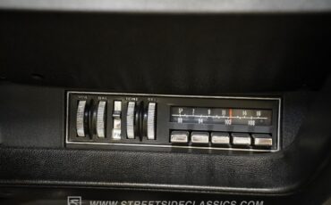 Plymouth-Barracuda-1970-Moulin-Rouge-White-43