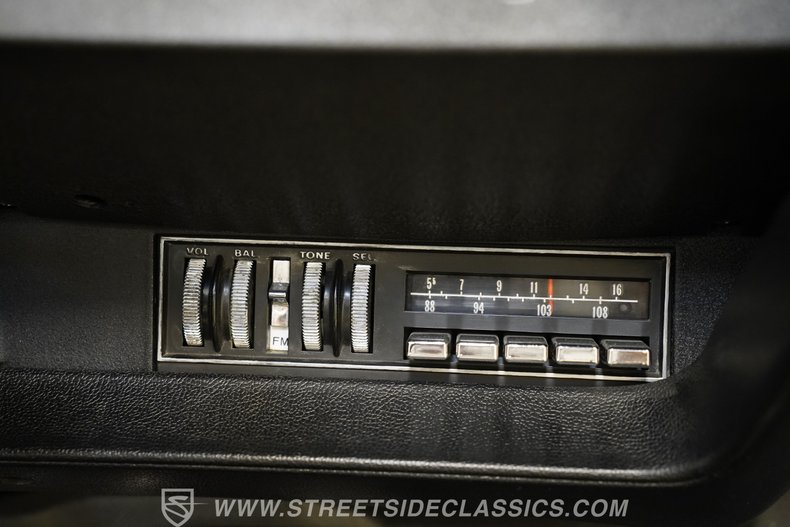 Plymouth-Barracuda-1970-Moulin-Rouge-White-43