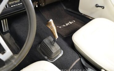 Plymouth-Barracuda-1970-Moulin-Rouge-White-44