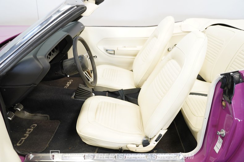 Plymouth-Barracuda-1970-Moulin-Rouge-White-6