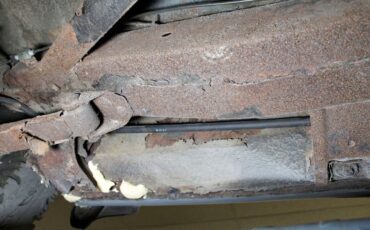 Plymouth-Cranbrook-1951-Yellow-Red-10