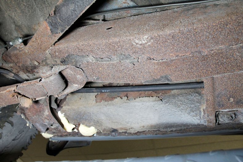 Plymouth-Cranbrook-1951-Yellow-Red-10