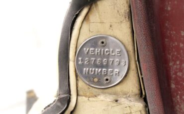 Plymouth-Cranbrook-1951-Yellow-Red-14