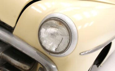 Plymouth-Cranbrook-1951-Yellow-Red-17