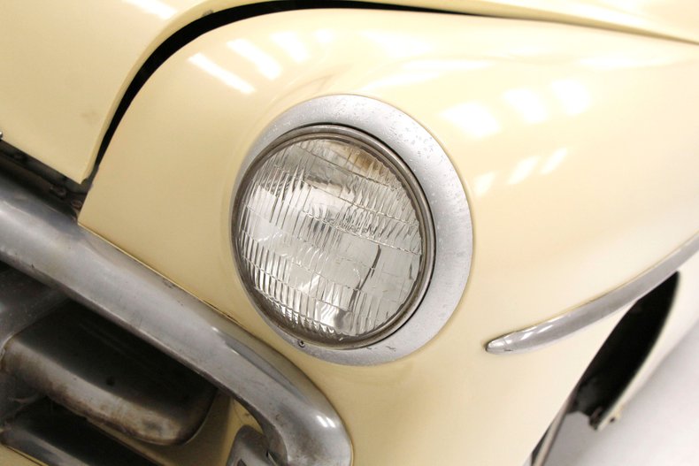 Plymouth-Cranbrook-1951-Yellow-Red-17