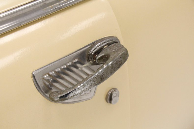 Plymouth-Cranbrook-1951-Yellow-Red-20