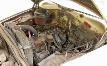 Plymouth-Cranbrook-1951-Yellow-Red-21